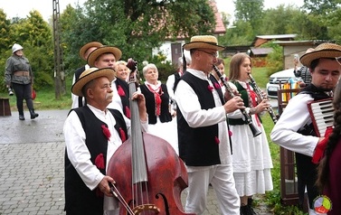 Tradycyjne wesele w klimacie lat 50-tych (16)