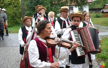 Tradycyjne wesele w klimacie lat 50-tych (15)