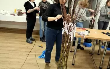 Wyplatanie drzewek z wikliny Czerteż 2025 (13)