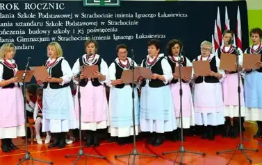 WIECZORNICA PATRIOTYCZNA-SP STRACHOCINA 2025r (80)