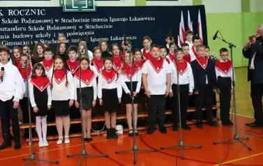 WIECZORNICA PATRIOTYCZNA-SP STRACHOCINA 2025r (78)