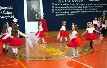 WIECZORNICA PATRIOTYCZNA-SP STRACHOCINA 2025r (71)