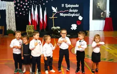 WIECZORNICA PATRIOTYCZNA-SP STRACHOCINA 2025r (67)