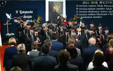 WIECZORNICA PATRIOTYCZNA-SP STRACHOCINA 2025r (58)