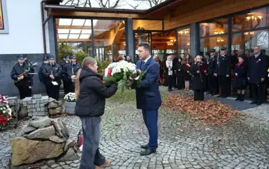 WIECZORNICA PATRIOTYCZNA-SP STRACHOCINA 2025r (34)