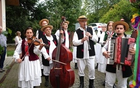 Tradycyjne wesele w klimacie lat 50-tych (20)