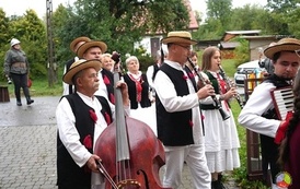 Tradycyjne wesele w klimacie lat 50-tych (16)