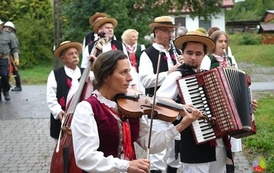 Tradycyjne wesele w klimacie lat 50-tych (15)