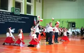 WIECZORNICA PATRIOTYCZNA-SP STRACHOCINA 2025r (74)