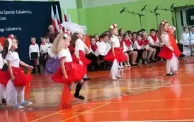 WIECZORNICA PATRIOTYCZNA-SP STRACHOCINA 2025r (70)