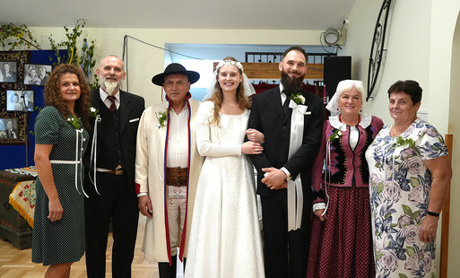 Zdjęcie do TRADYCYJNE WESELE W KLIMACIE LAT 50-tych.